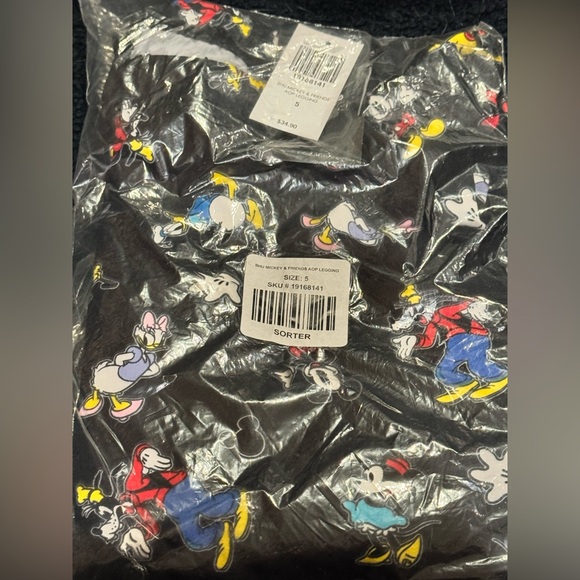NWT Her Universe Disney Mickey And Friends AOP leggings 2x/5X - Picture 9 of 14